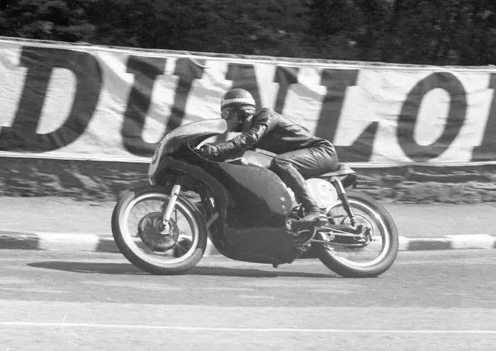 Framed Print : Eric Hinton (Norton) 1959 Junior TT Framed Print : Eric Hinton (Norton) 1959 Junior TT
