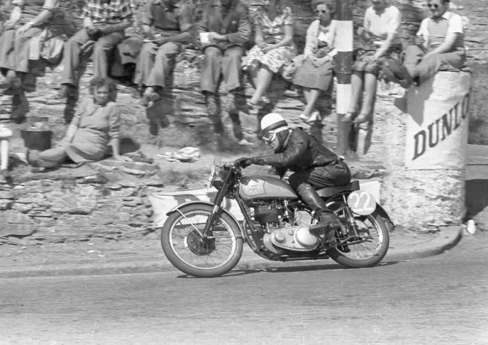 Framed Print : Eric Houseley (BSA) 1952 Junior Clubman TT Framed Print : Eric Houseley (BSA) 1952 Junior Clubman TT