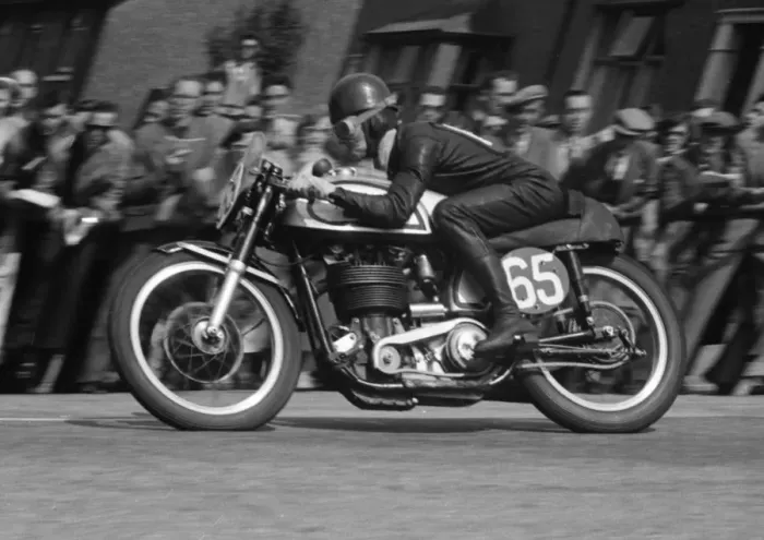 Framed Print : Eric Jones (Norton) 1955 Senior TT Framed Print : Eric Jones (Norton) 1955 Senior TT
