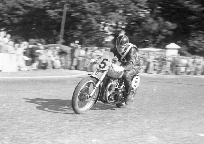 Framed Print : Eric Jones (Triumph) 1952 Senior Manx Grand Prix Framed Print : Eric Jones (Triumph) 1952 Senior Manx Grand Prix