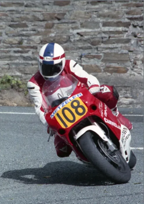 Framed Print : Eric Moore (Suzuki) 1990 Senior Manx Grand Prix Framed Print : Eric Moore (Suzuki) 1990 Senior Manx Grand Prix