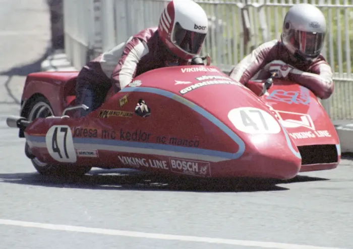 Framed Print : Eric Mordo & Bjorn Rasmussen (BGA Armstrong) 1982 Sidecar TT Framed Print : Eric Mordo & Bjorn Rasmussen (BGA Armstrong) 1982 Sidecar TT