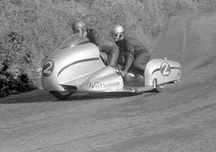 Framed Print : Eric Oliver / Les Nutt (Norton Watsonian): 1954 Sidecar TT Framed Print : Eric Oliver / Les Nutt (Norton Watsonian): 1954 Sidecar TT