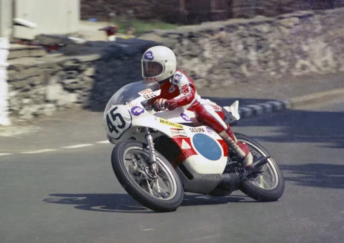 Framed Print : Eric Saul (Yamaha) 1977 Classic TT Framed Print : Eric Saul (Yamaha) 1977 Classic TT