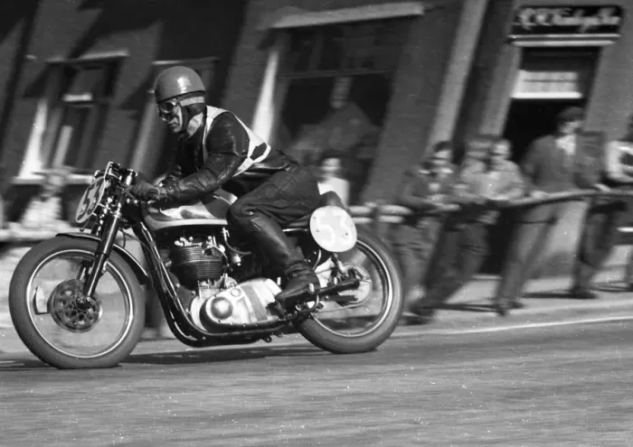 Framed Print : Eric Unwin (BSA) 1957 Junior Manx Grand Prix