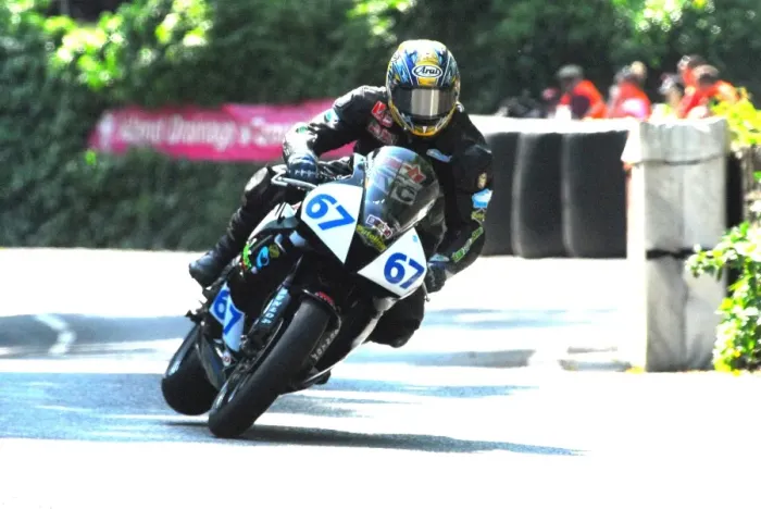 Framed Print : Eric Wilson (Honda) Supersport 1 TT