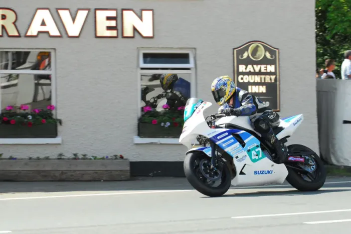 Framed Print : Eric Wilson (Suzuki) 2013 Lightweight TT Framed Print : Eric Wilson (Suzuki) 2013 Lightweight TT