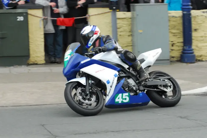 Framed Print : Eric Wilson (Suzuki) 2014 Lightweight TT Framed Print : Eric Wilson (Suzuki) 2014 Lightweight TT