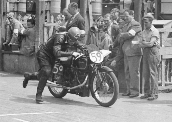 Framed Print : Ernie Lyons (Velocette) 1949 Senior TT Framed Print : Ernie Lyons (Velocette) 1949 Senior TT