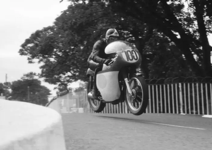 Framed Print : Ernie Wooder (AJS) 1962 Junior Manx Grand Prix Framed Print : Ernie Wooder (AJS) 1962 Junior Manx Grand Prix