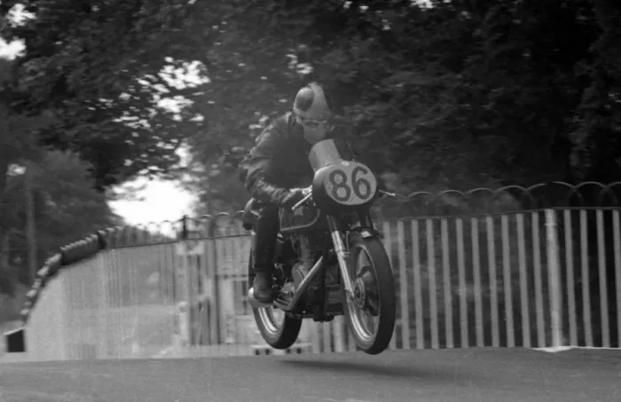 Framed Print : Ernie Wooder (Matchless) 1960 Senior Manx Grand Prix practice Framed Print : Ernie Wooder (Matchless) 1960 Senior Manx Grand Prix practice