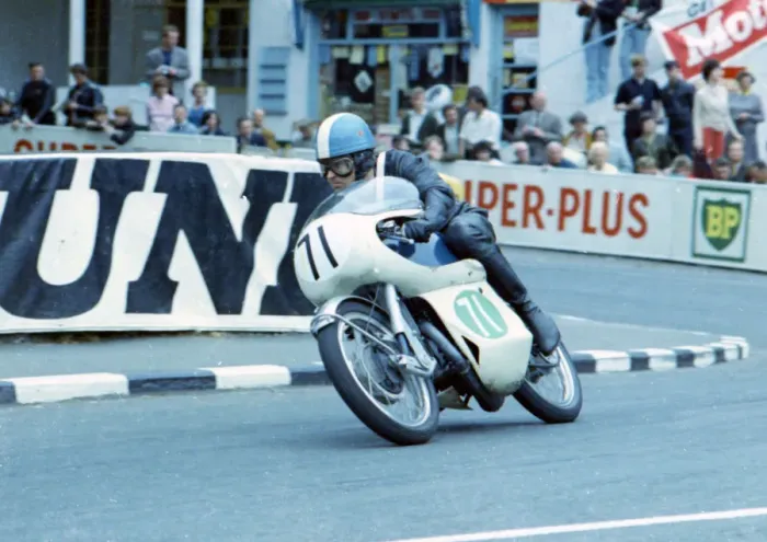 Framed Print : Erroll Cowan (Greeves) 1965 Lightweight TT Framed Print : Erroll Cowan (Greeves) 1965 Lightweight TT