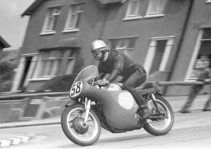 Framed Print : Ewan Haldane (Norton) 1958 Senior TT Framed Print : Ewan Haldane (Norton) 1958 Senior TT