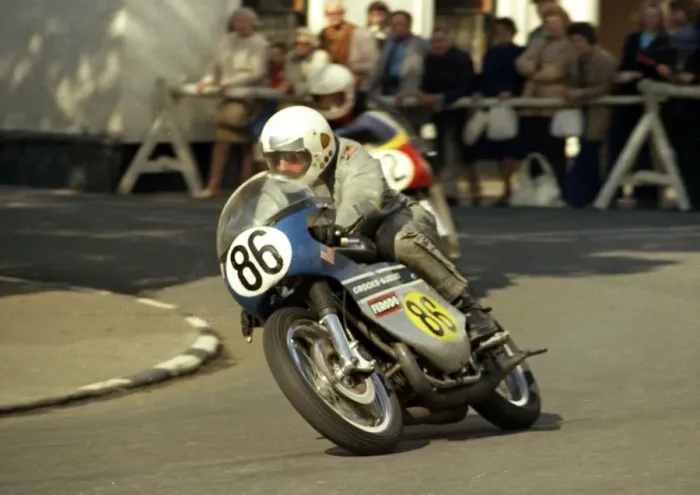 Framed Print : Ewan McKechnie (Crooks Suzuki) 1974 Senior Manx Grand Prix Framed Print : Ewan McKechnie (Crooks Suzuki) 1974 Senior Manx Grand Prix