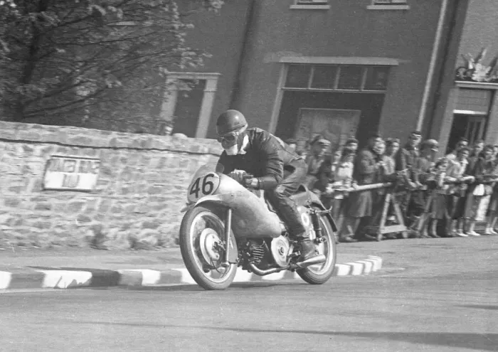 Framed Print : Fergus Anderson (Guzzi) 1953 Lightweight TT Framed Print : Fergus Anderson (Guzzi) 1953 Lightweight TT