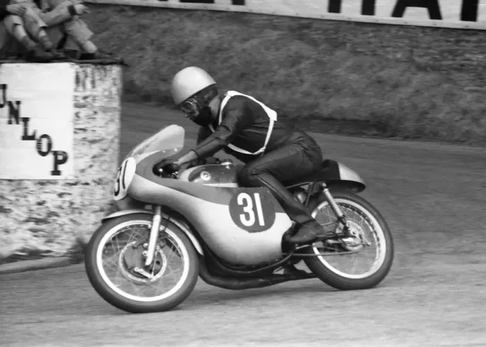 Framed Print : Francesco Gonzalez (Bultaco) 1961 Ultra Lightweight TT Framed Print : Francesco Gonzalez (Bultaco) 1961 Ultra Lightweight TT
