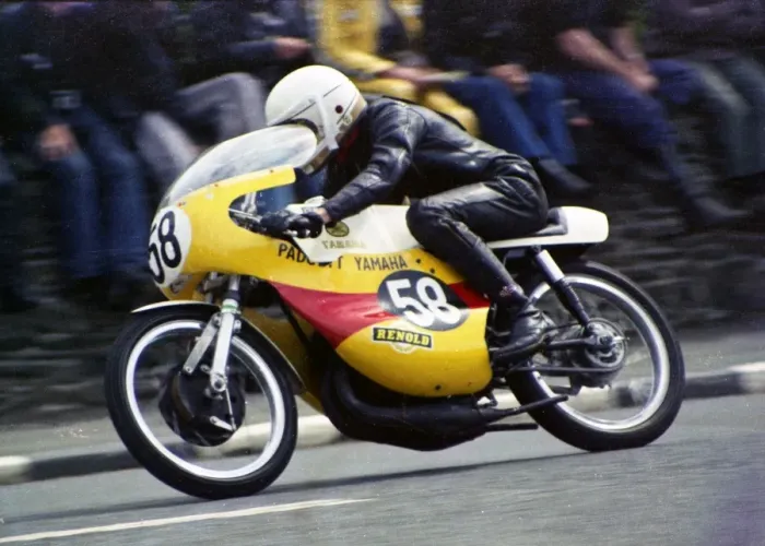 Framed Print : Francis Raw (Padgett Yamaha) 1974 Ultra Lightweight TT Framed Print : Francis Raw (Padgett Yamaha) 1974 Ultra Lightweight TT