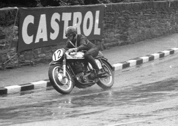 Framed Print : Francisco Gonzalez (Norton) 1956 Junior TT Framed Print : Francisco Gonzalez (Norton) 1956 Junior TT