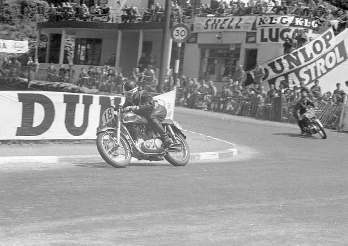 Framed Print : Frank Coleman (Norton) 1953 Senior Clubman TT Framed Print : Frank Coleman (Norton) 1953 Senior Clubman TT