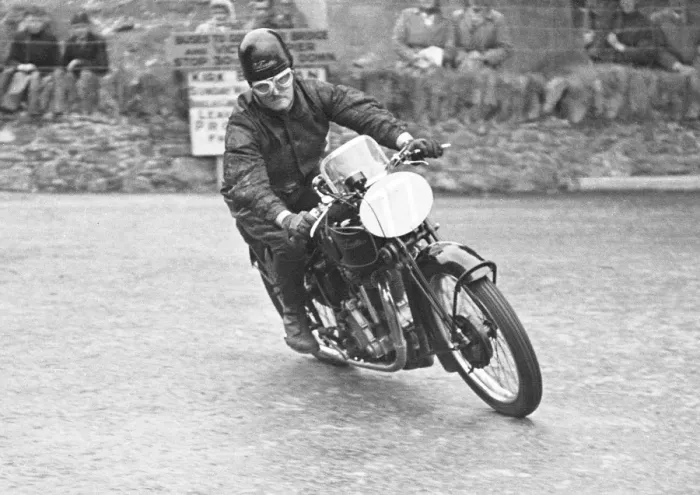 Framed Print : Frank Coleman (Velocette) 1949 Junior Clubman TT Framed Print : Frank Coleman (Velocette) 1949 Junior Clubman TT