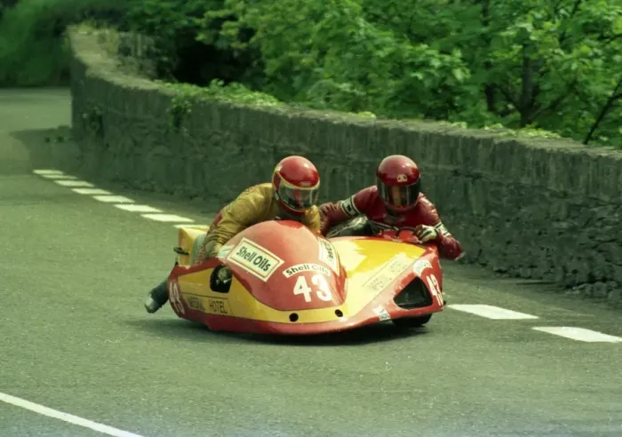 Framed Print : Frank Illingworth & Andrew Oldroyd (Yamaha) 1986 Sidecar TT