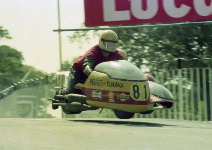 Framed Print : Frank Illingworth & Ray Crowther (Padgett Yamaha) 1976 1000 Sidecar TT