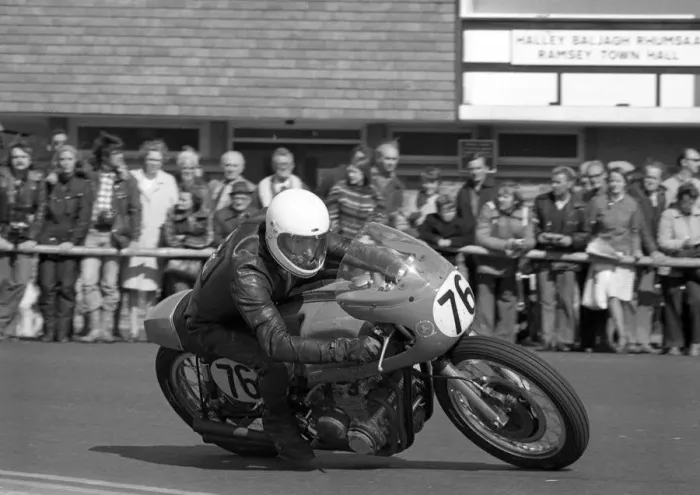 Framed Print : Frank Moss (Honda spl) 1977 Senior Manx Grand Prix Framed Print : Frank Moss (Honda spl) 1977 Senior Manx Grand Prix