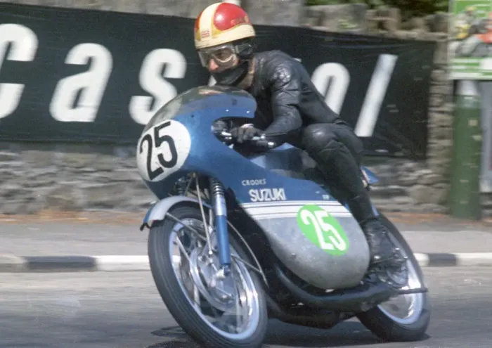 Framed Print : Frank Perris (Crooks Suzuki) 1969 Lightweight TT Framed Print : Frank Perris (Crooks Suzuki) 1969 Lightweight TT