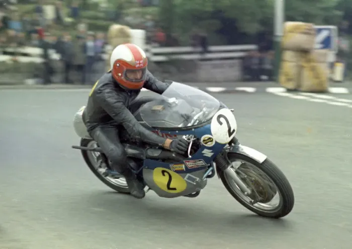 Framed Print : Frank Perris (Hi-tac Suzuki) 1971 Senior TT Framed Print : Frank Perris (Hi-tac Suzuki) 1971 Senior TT