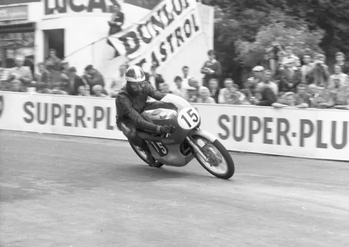 Framed Print : Frank Perris (Suzuki) 1963 Ultra Lightweight TT Framed Print : Frank Perris (Suzuki) 1963 Ultra Lightweight TT