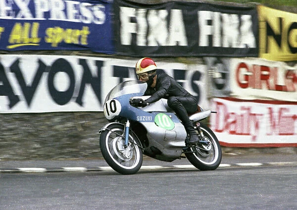 Frank Perris (Suzuki) 1965 Lightweight TT