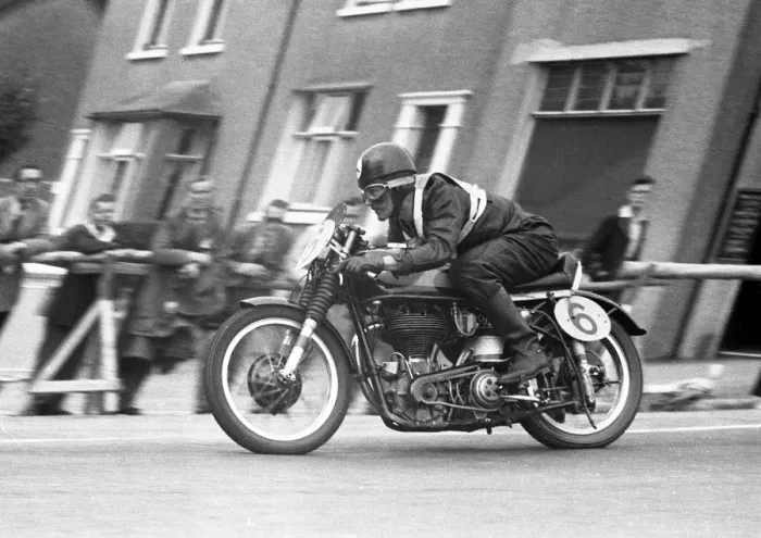 Framed Print : Frank Redman (Norton) 1955 Senior Manx Grand Prix Framed Print : Frank Redman (Norton) 1955 Senior Manx Grand Prix