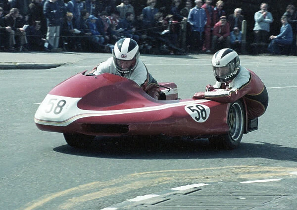 Fred Cornbill & Keith Cornbill (Parker Suzuki) 1981 Sidecar TT