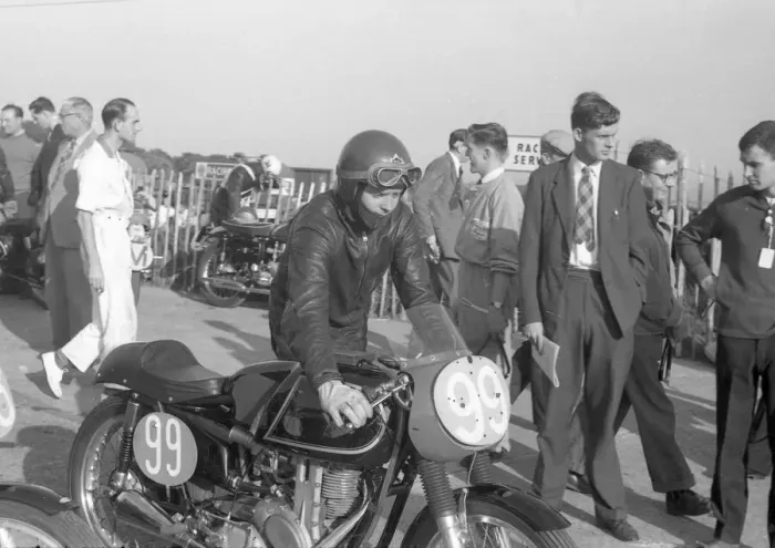 Framed Print : Fred Neville (Matchless) 1961 Seniior Manx Grand Prix Framed Print : Fred Neville (Matchless) 1961 Seniior Manx Grand Prix