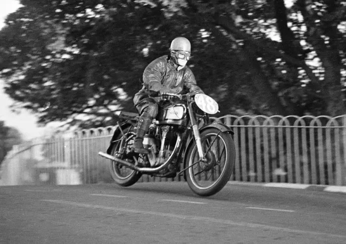 Framed Print : Fred Passmore (Norton) 1949 Junior Clubman TT Framed Print : Fred Passmore (Norton) 1949 Junior Clubman TT