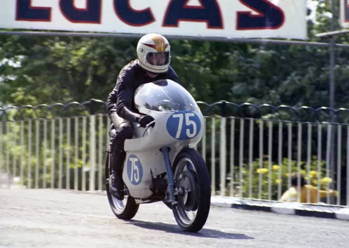 Framed Print : Fred Smart (Guzzi) 1971 Junior TT Framed Print : Fred Smart (Guzzi) 1971 Junior TT