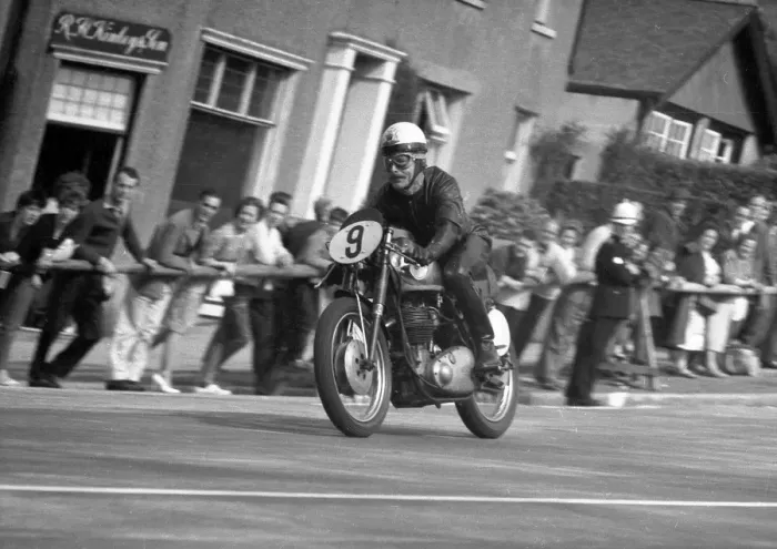 Framed Print : Fred Walton (BSA) 1962 Junior Manx Grand Prix Framed Print : Fred Walton (BSA) 1962 Junior Manx Grand Prix