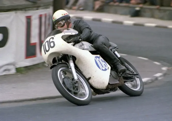 Framed Print : Fred Walton (Norton) 1968 Junior TT Framed Print : Fred Walton (Norton) 1968 Junior TT