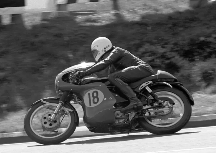 Framed Print : Fred Walton (Velocette) 1975 Production TT Framed Print : Fred Walton (Velocette) 1975 Production TT