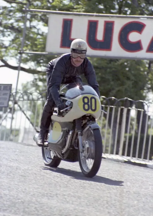Framed Print : Fred Walton (Velocette Metisse) 1969 Senior TT Framed Print : Fred Walton (Velocette Metisse) 1969 Senior TT