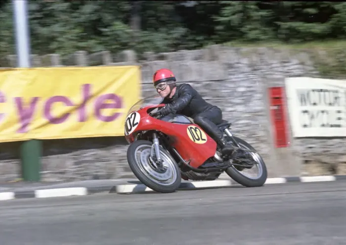 Framed Print : Bill Fulton (Norton) 1967 Senior Manx Grand Prix Framed Print : Bill Fulton (Norton) 1967 Senior Manx Grand Prix