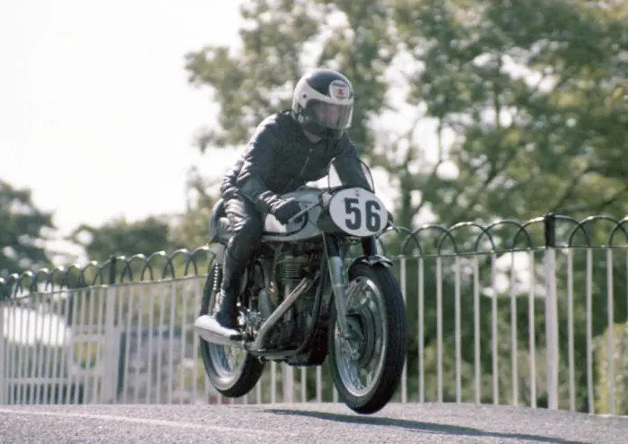 Framed Print : Gareth Owen (Norton) 1983 Senior Classic Manx Grand Prix