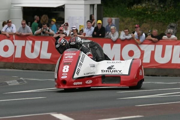 Gary Bryan & Jamie Winn (Baker) 2011 Sidecar TT