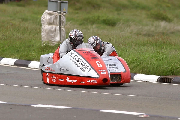 Gary Bryan & Steven Hedison (Baker Yamaha) 2004 Sidecar TT