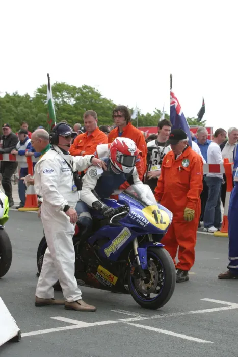 Framed Print : Gary Carswell (Yamaha) 2005 Senior TT