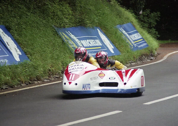 Gary Horspole & Kevin Leigh (Shelbourne Honda) 1998 Sidecar TT