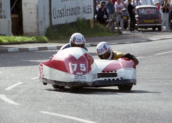 Gary Horspole & Kevin Leigh (Shelbourne Yamaha) 1993 Sidecar TT