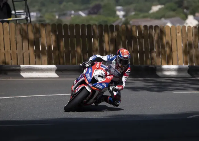 Framed Print : Gary Johnson (Kawasaki) at Ramsey Hiarpin 2019 Senior TT Framed Print : Gary Johnson (Kawasaki) at Ramsey Hiarpin 2019 Senior TT