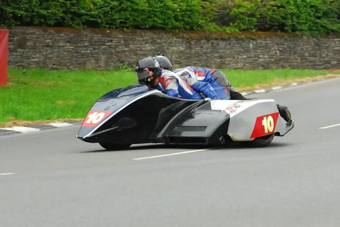 Framed Print : Gary Knight & Daniel Evanson (DrV) 2016 Sidecar A TT Framed Print : Gary Knight & Daniel Evanson (DrV) 2016 Sidecar A TT