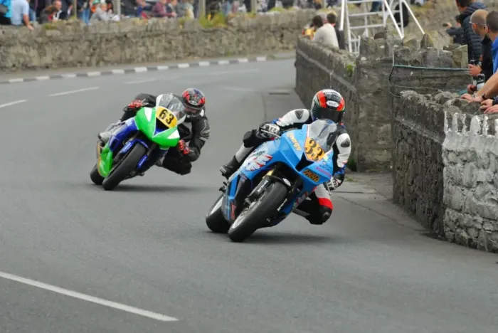 Framed Print : Gavin Lupton (Honda) and Tom Robinson (Kawasaki) 2016 Southern 100 Framed Print : Gavin Lupton (Honda) and Tom Robinson (Kawasaki) 2016 Southern 100
